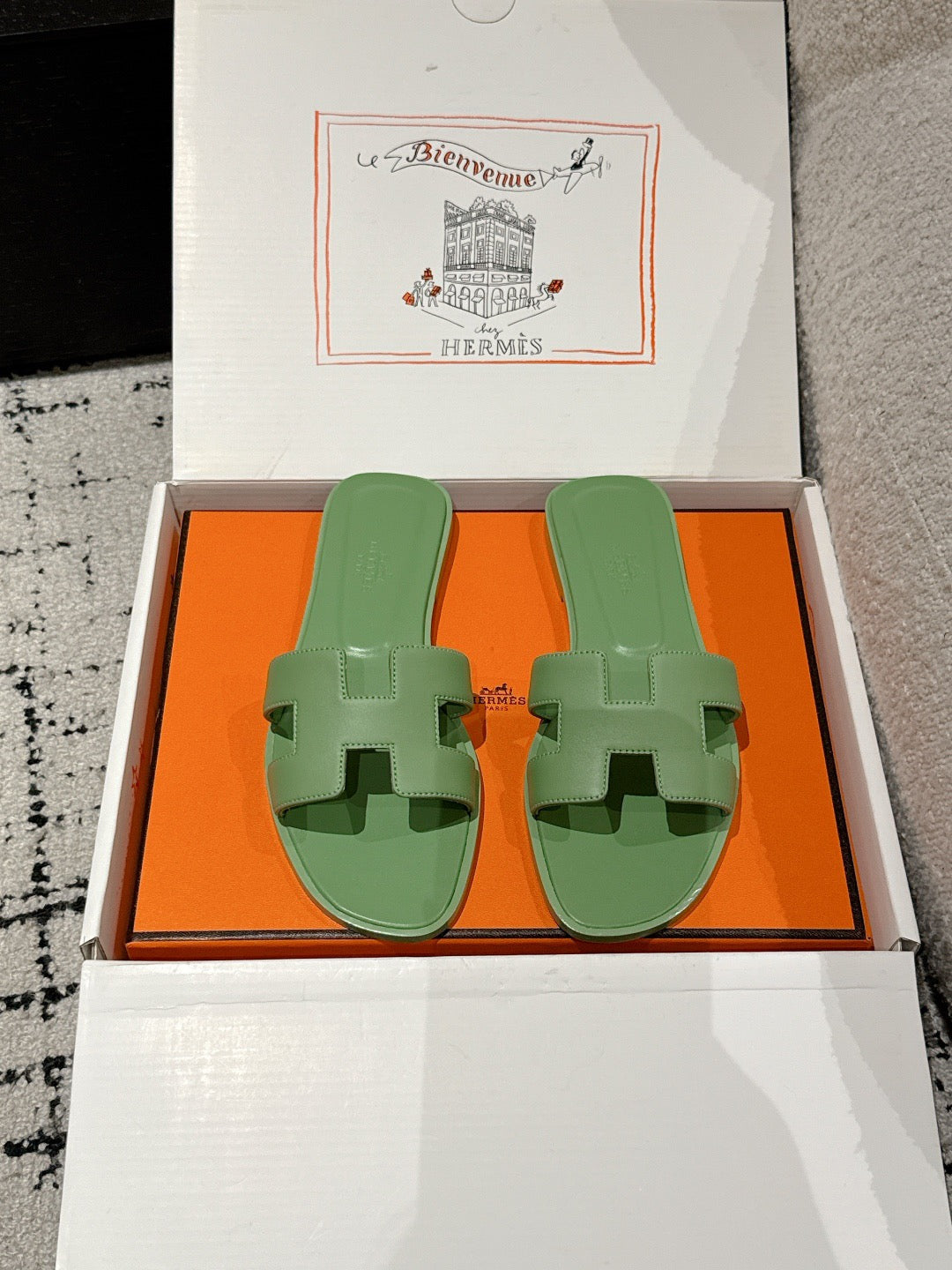 H     slippers