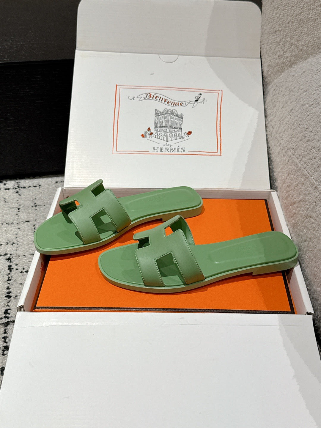 H     slippers
