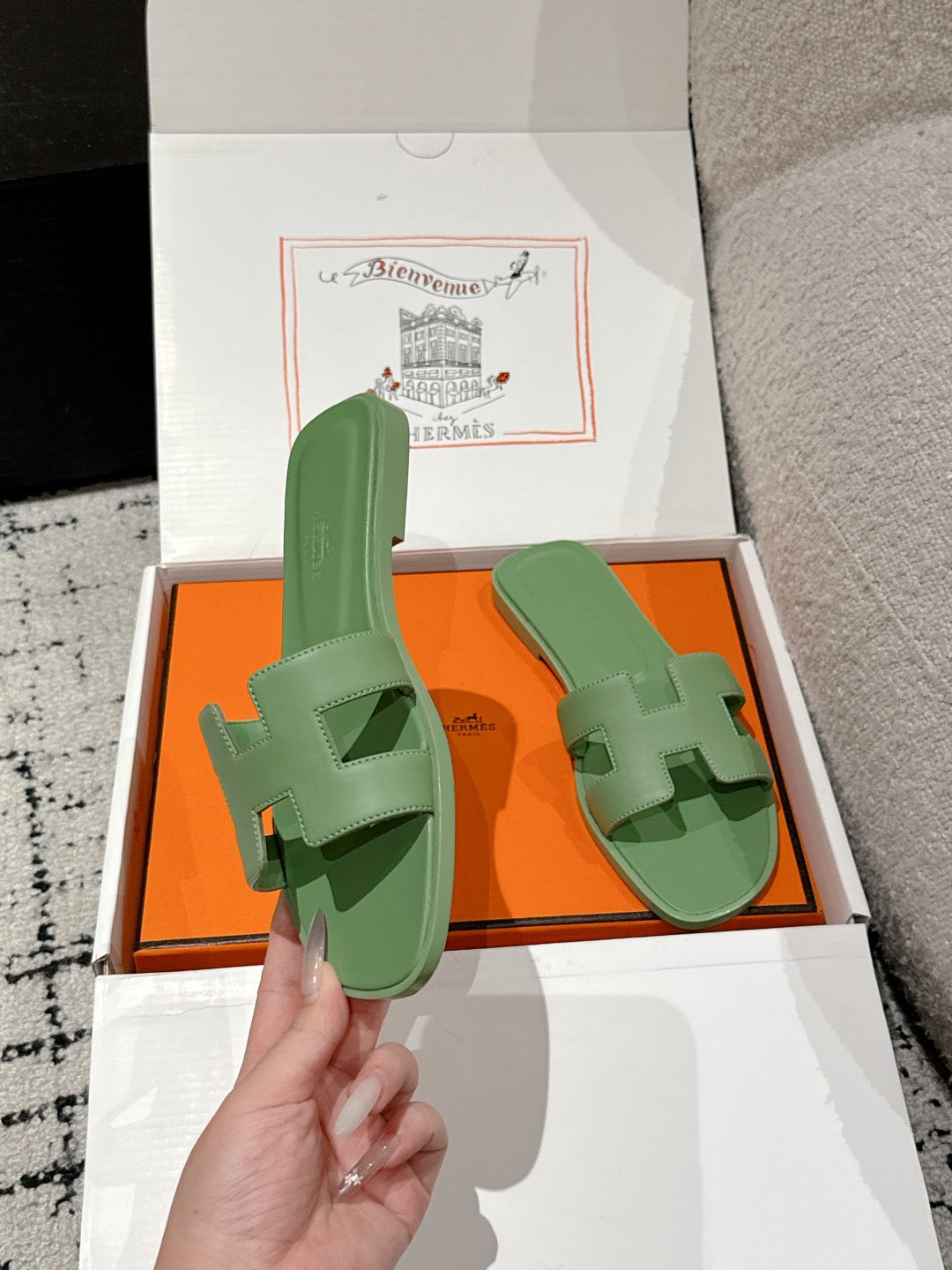 H     slippers