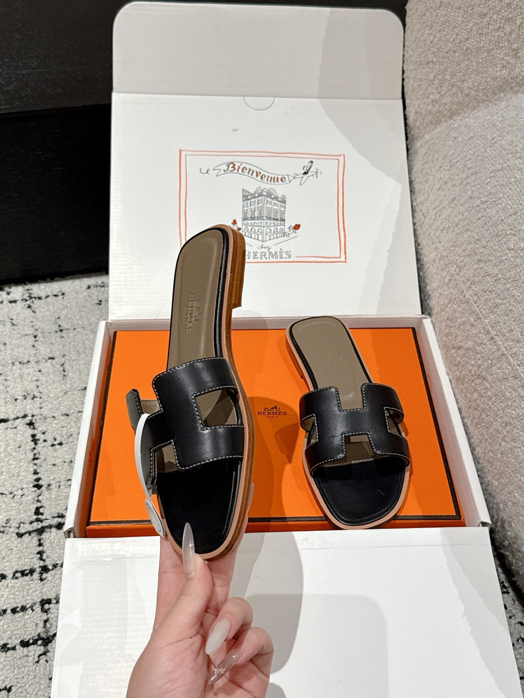H     slippers