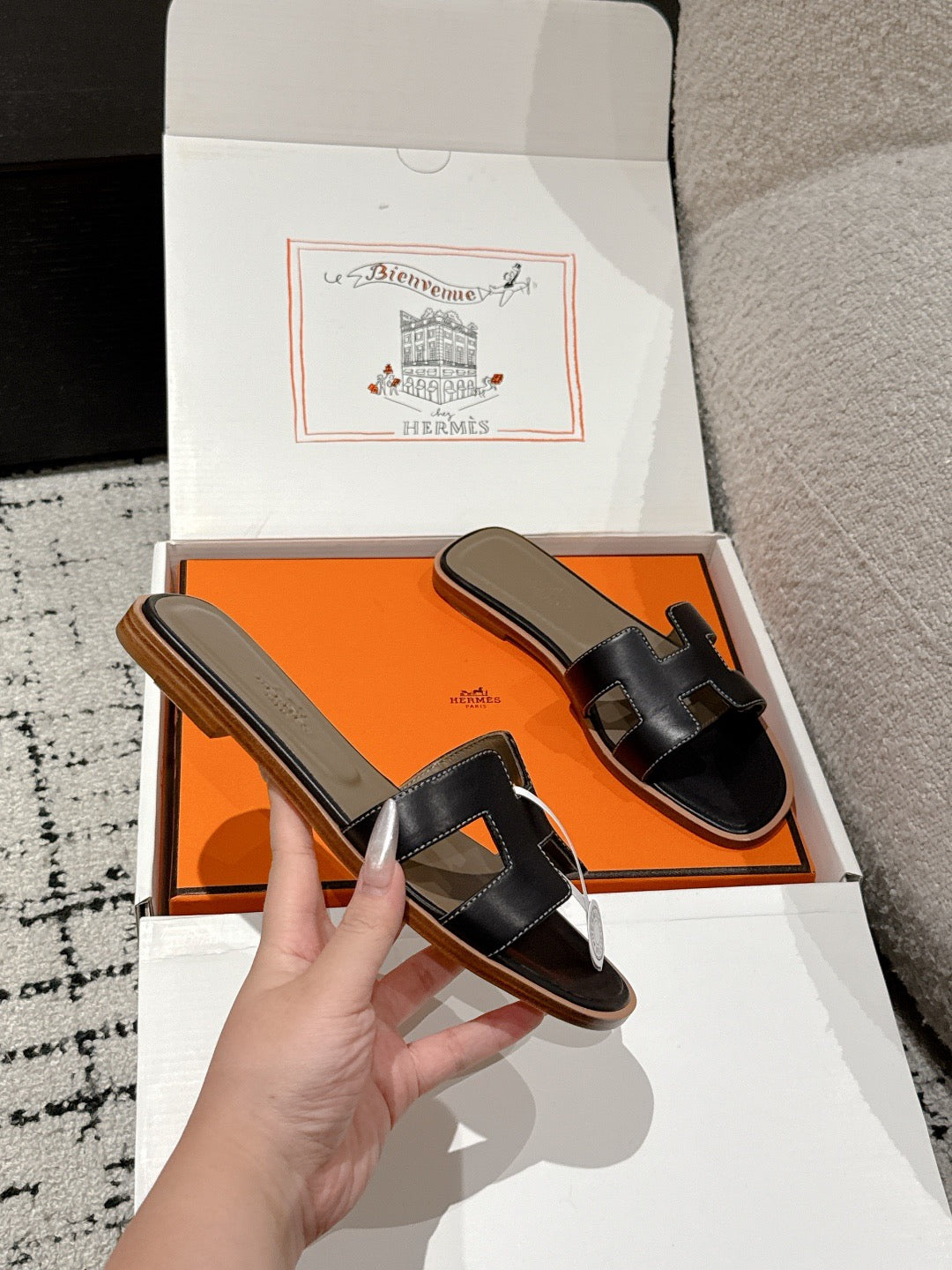 H     slippers