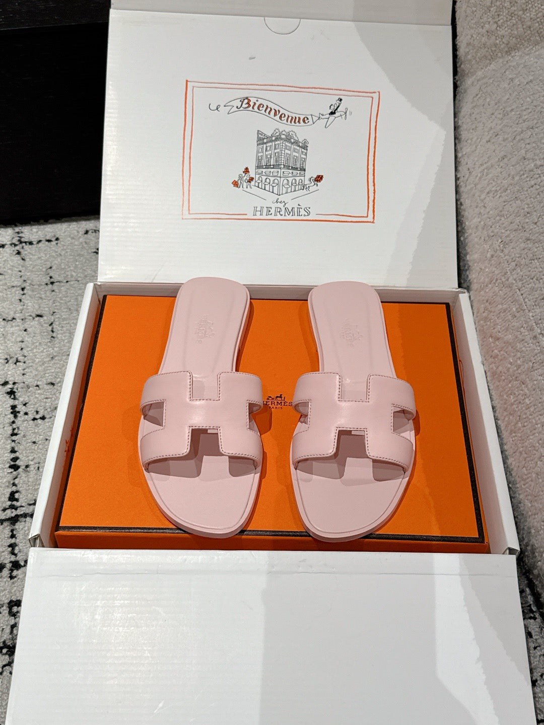 H      slippers