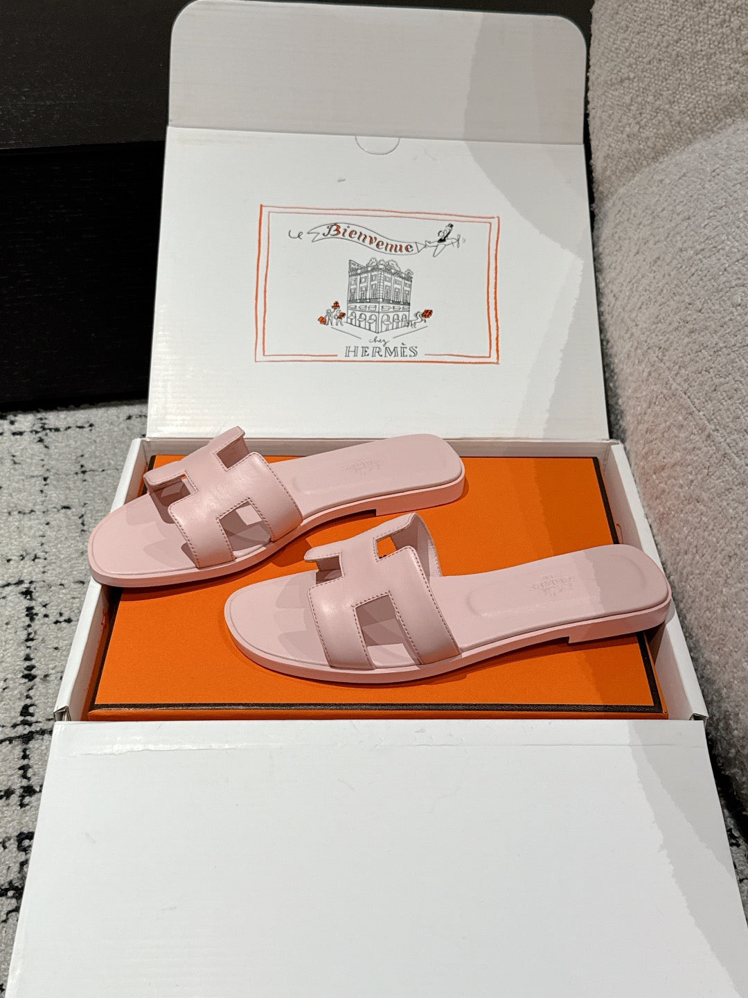 H      slippers