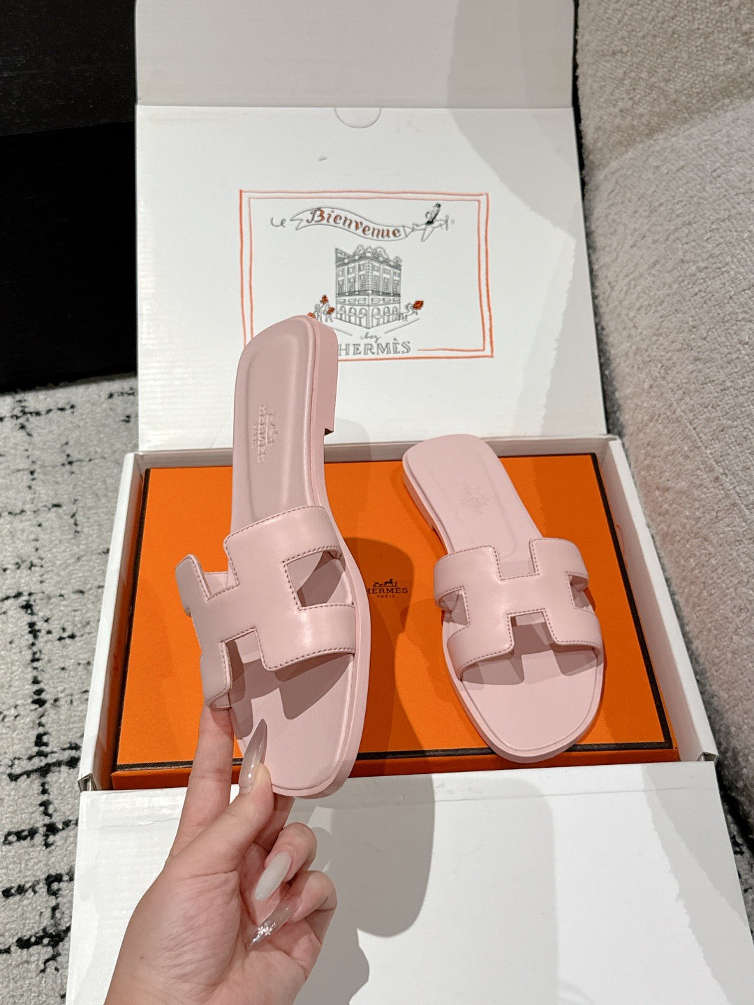 H      slippers