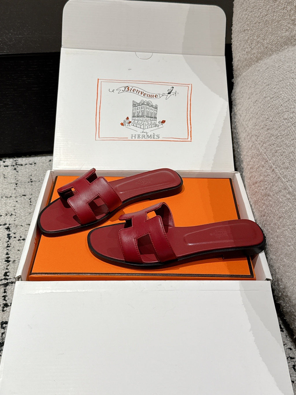 H      slippers