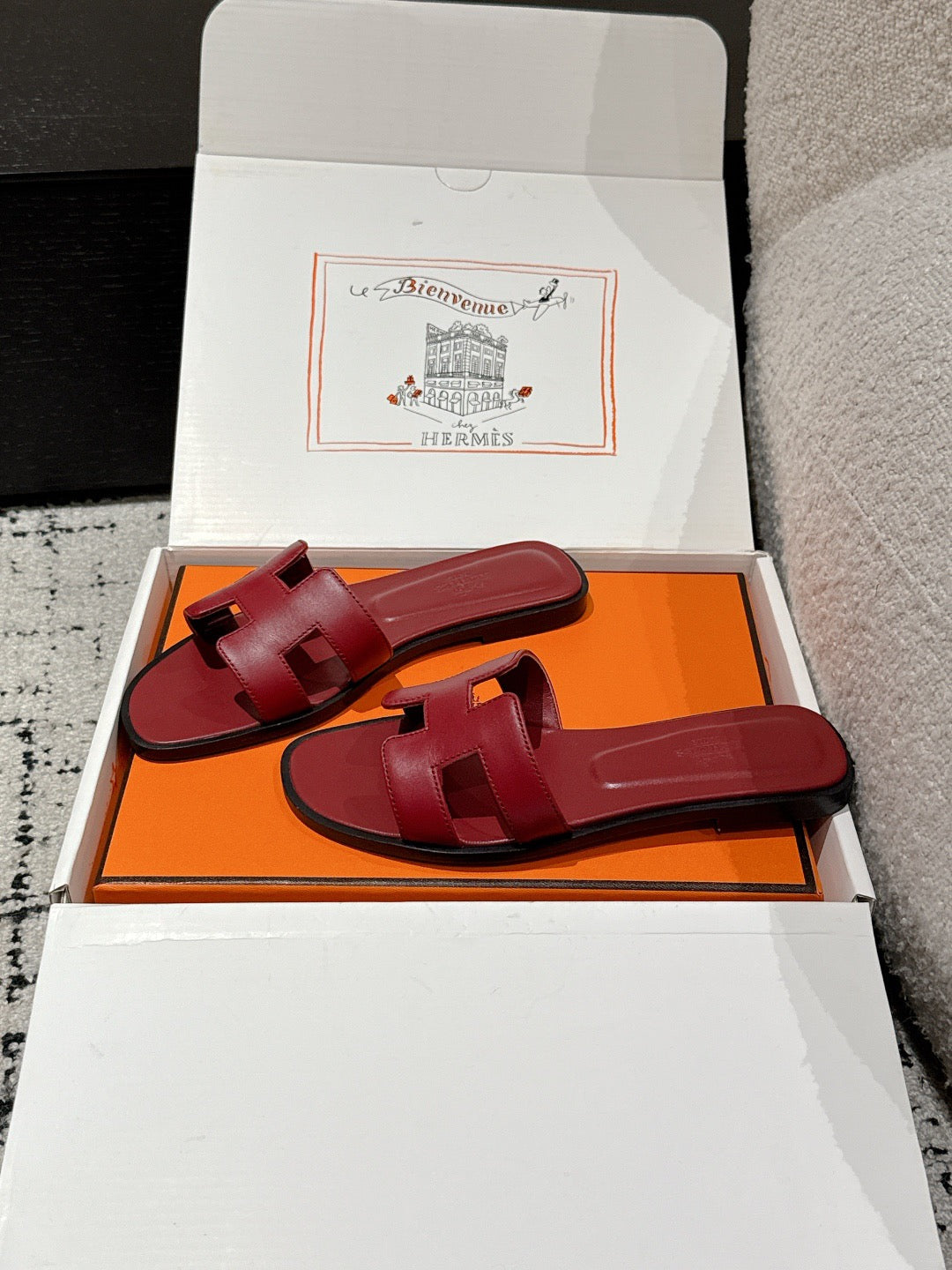 H      slippers