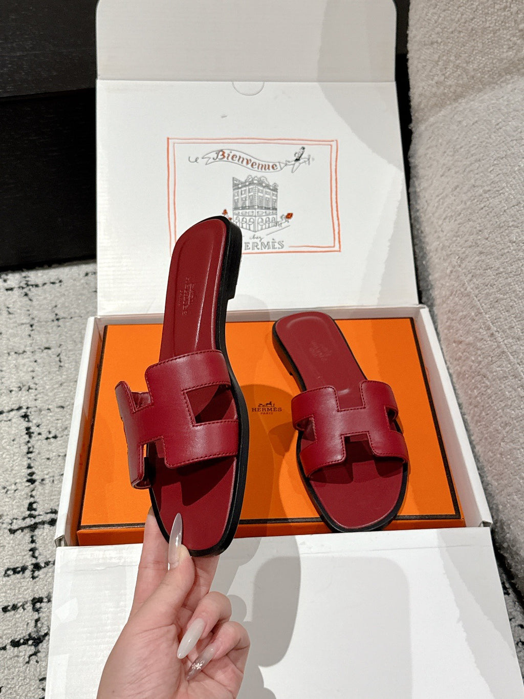 H      slippers