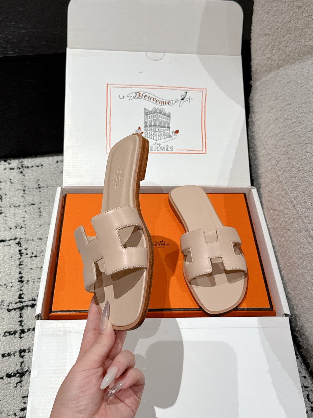 H       slippers