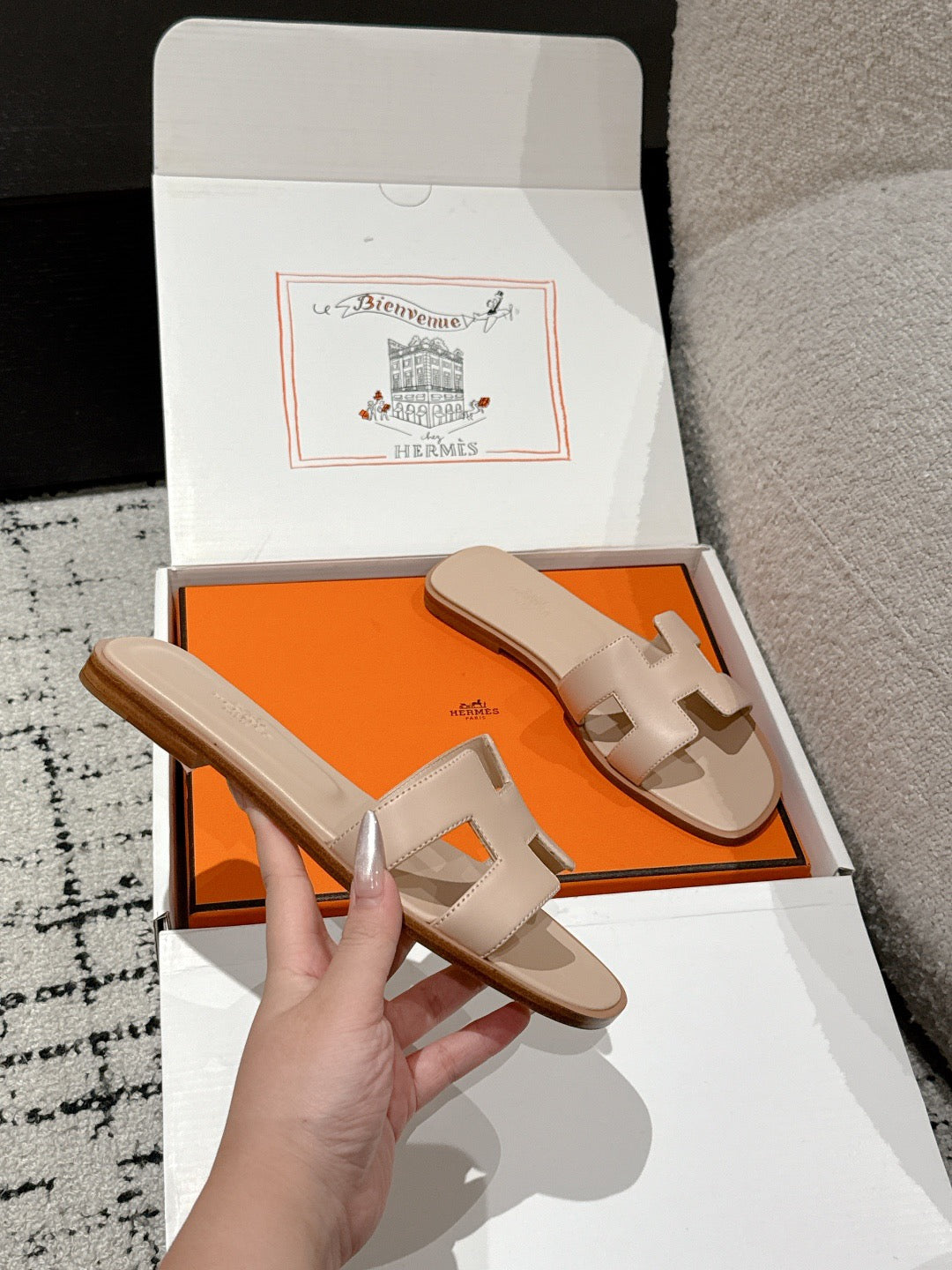 H       slippers