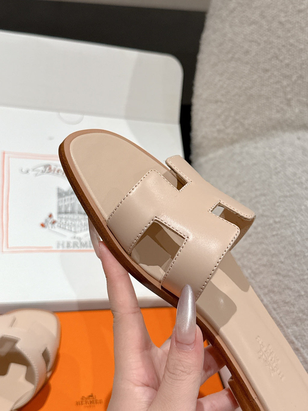 H       slippers