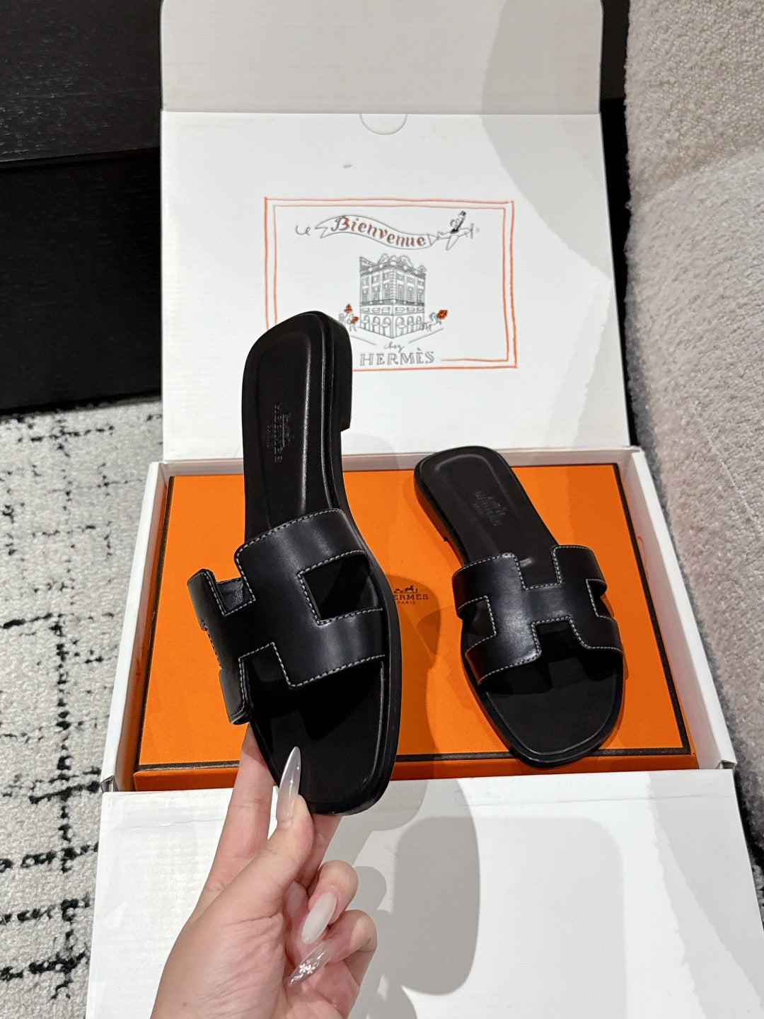 H      slippers