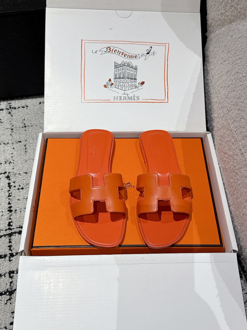 H      slippers