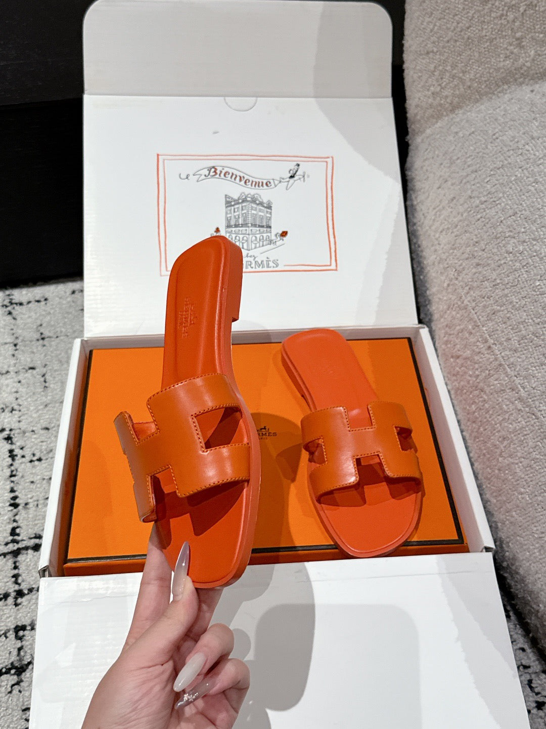 H      slippers