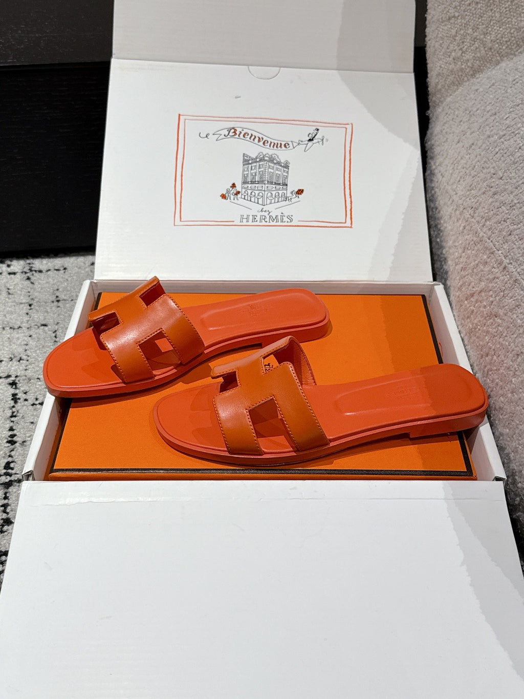 H      slippers