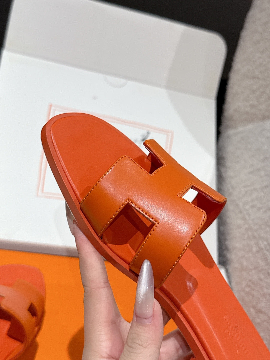 H      slippers