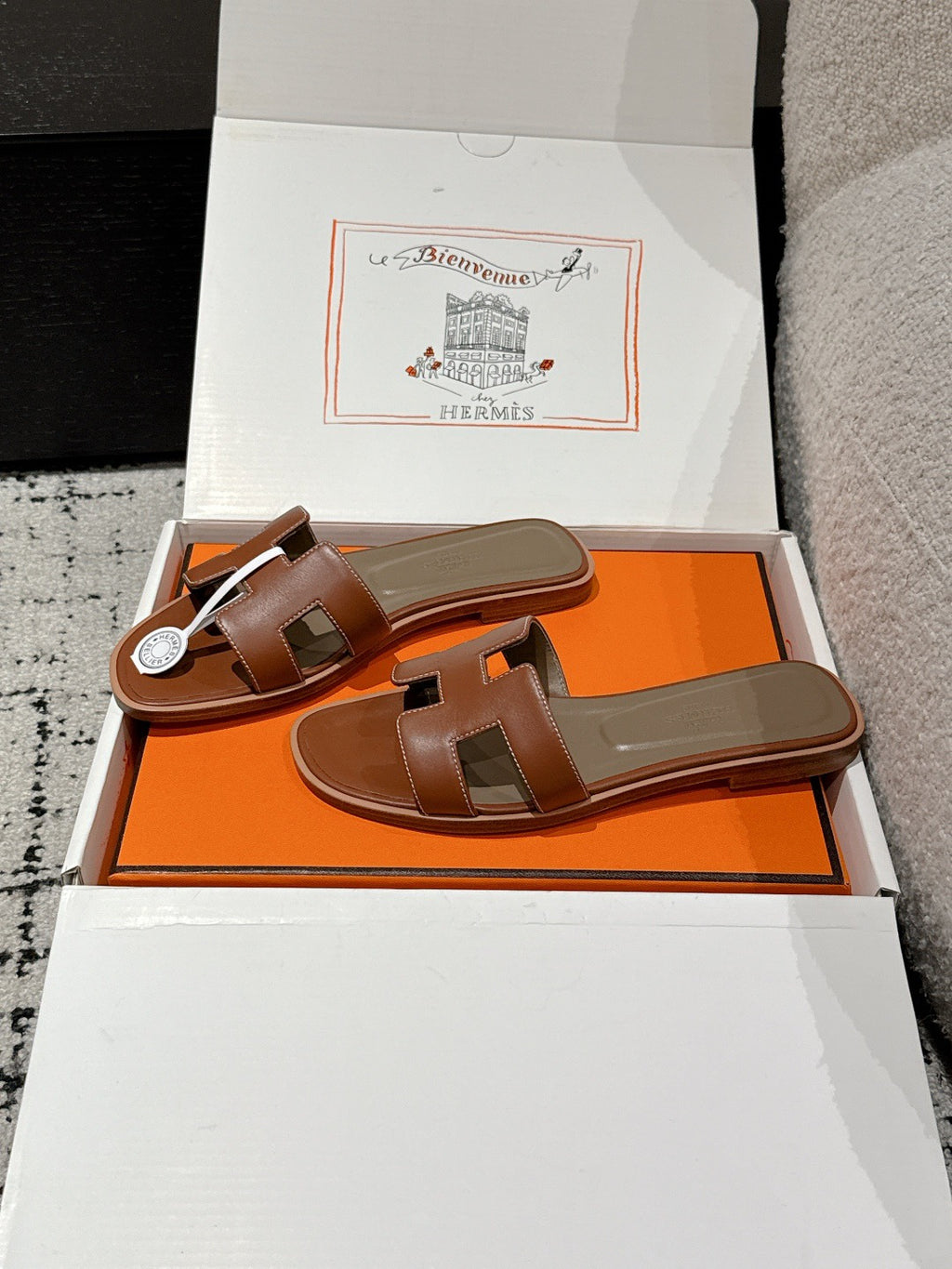H      slippers