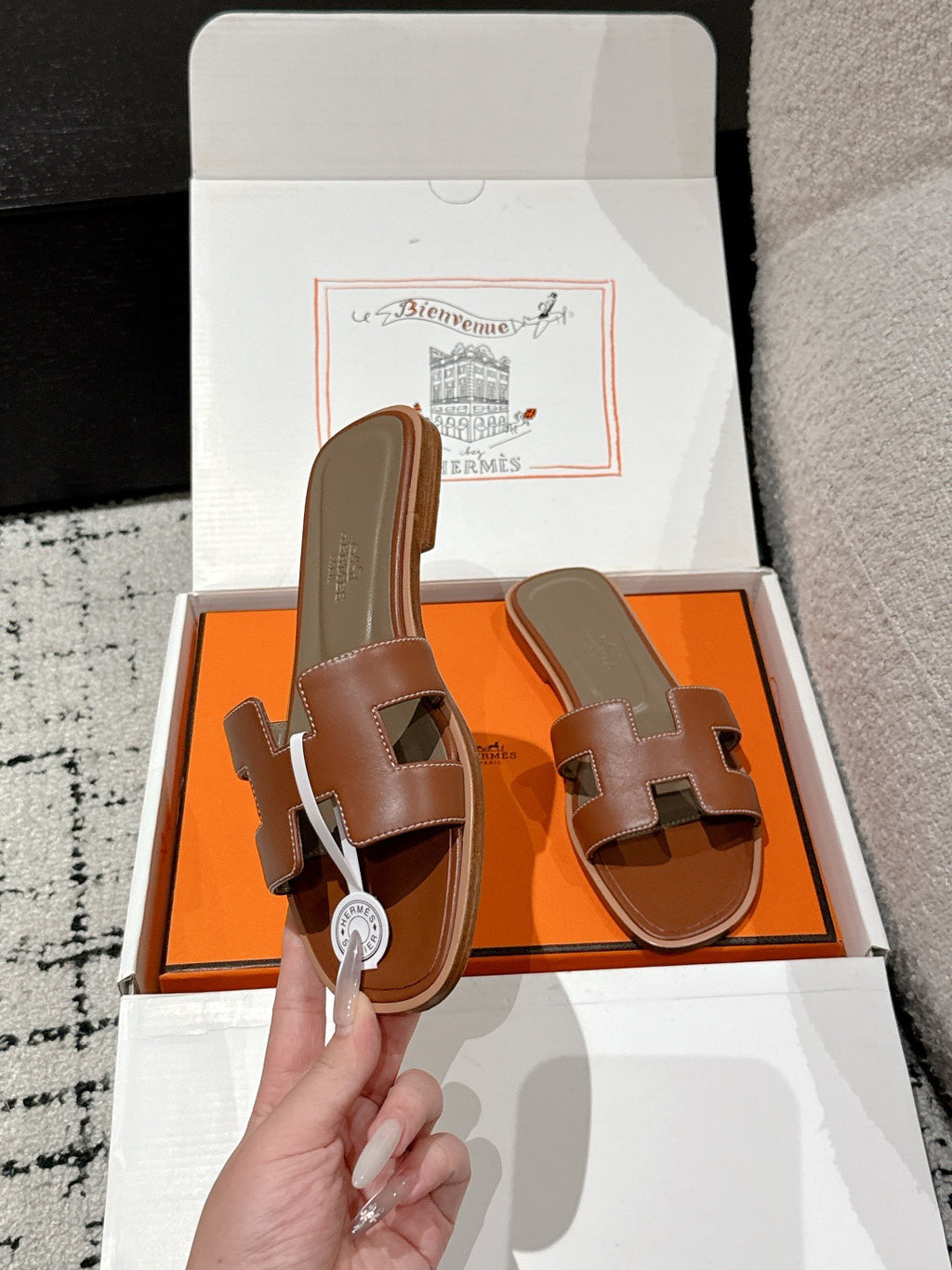 H      slippers