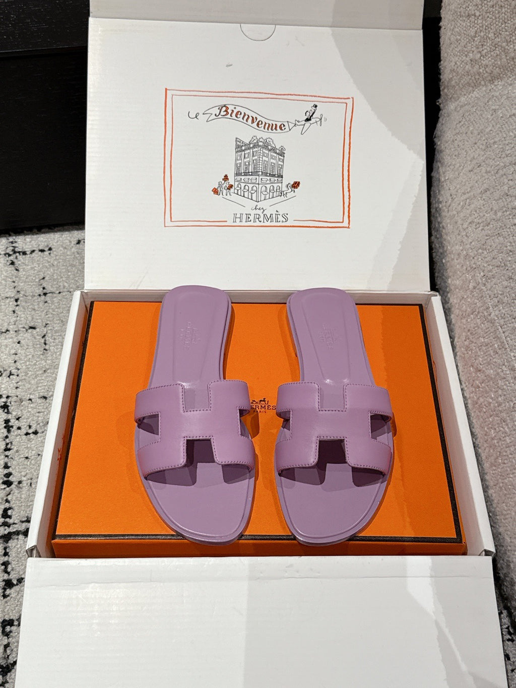 H      slippers
