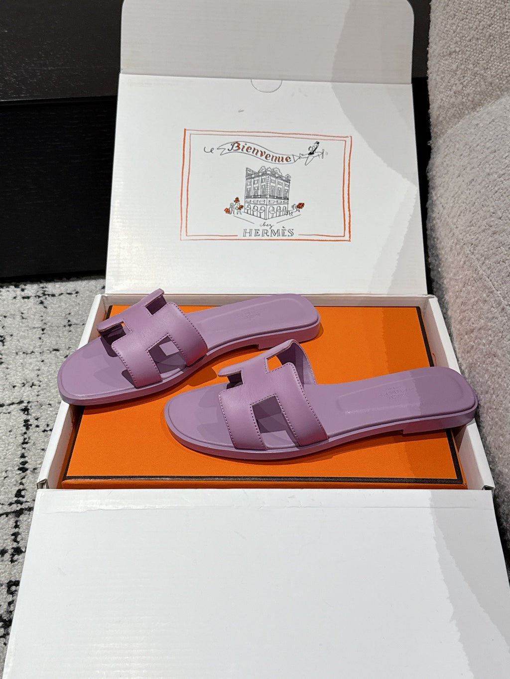 H      slippers