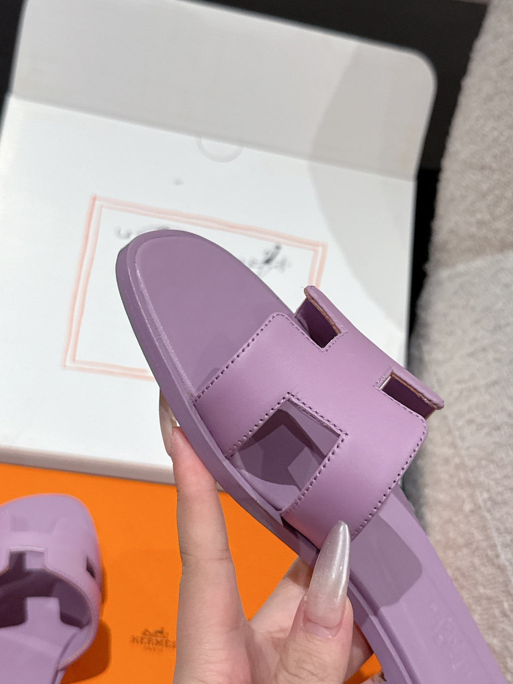 H      slippers