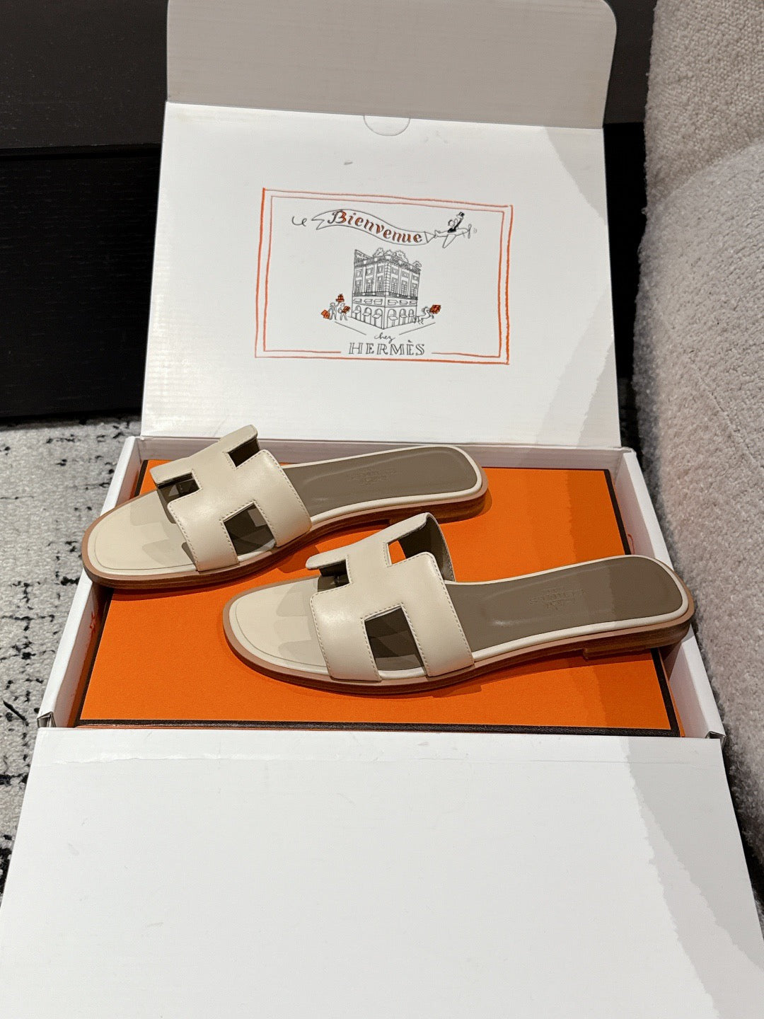 H     slippers