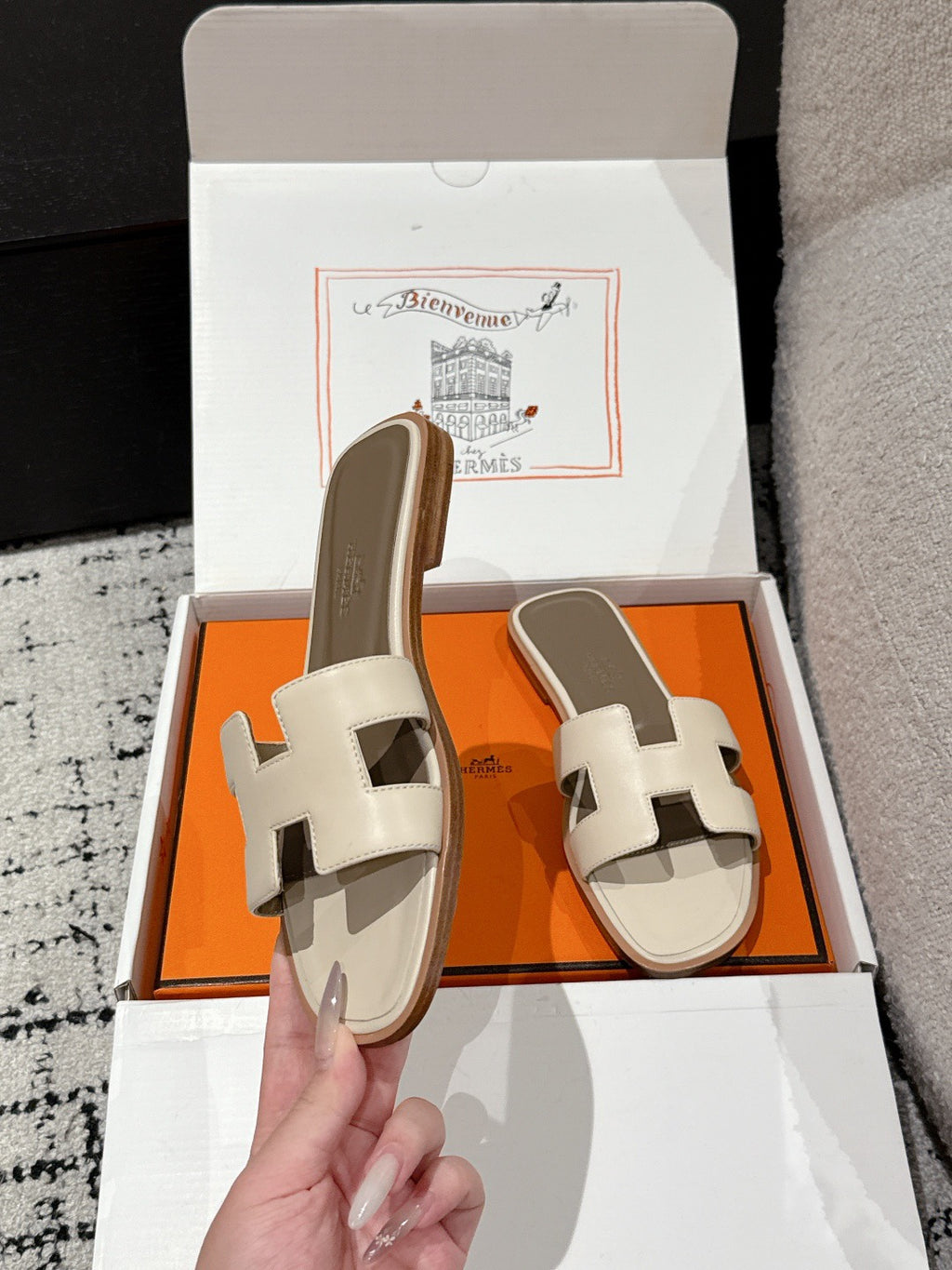 H     slippers