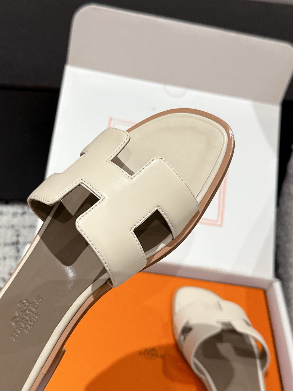 H     slippers