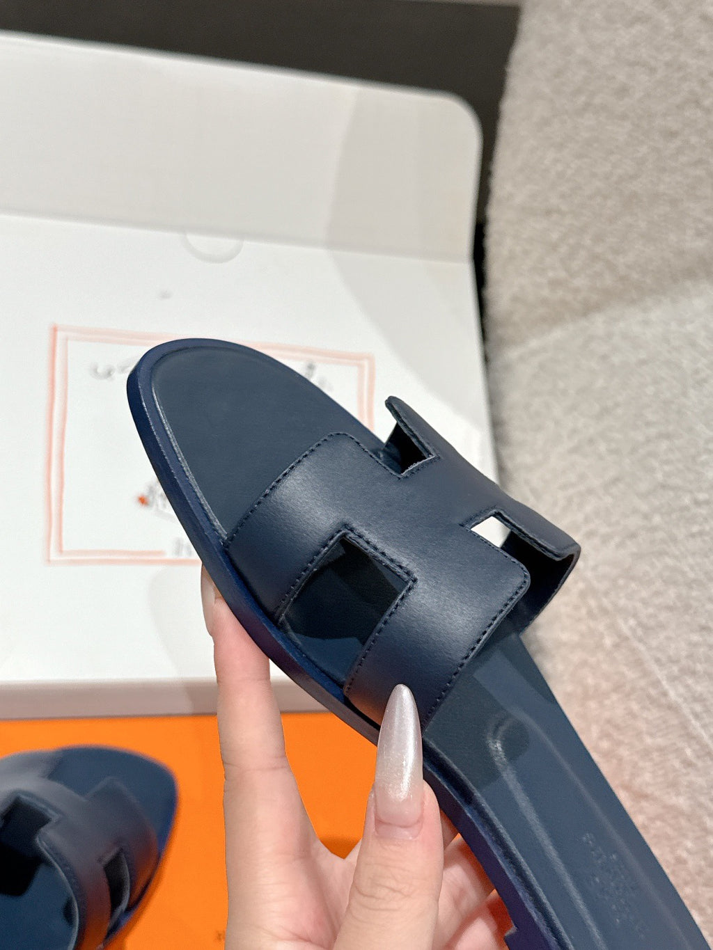 H slippers