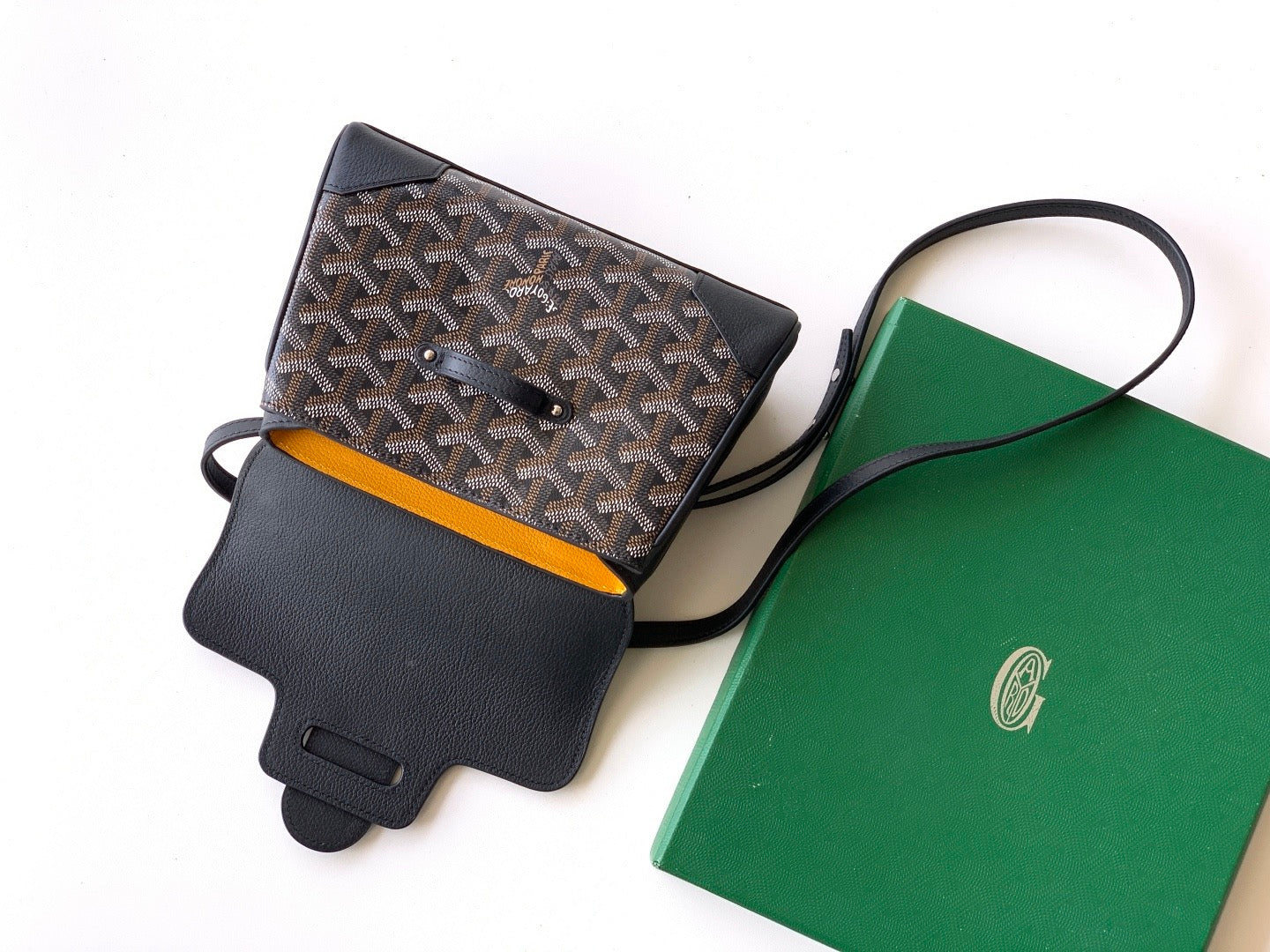 Goyard bag