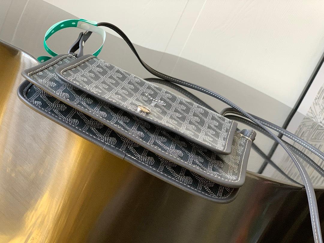 Goyard bag